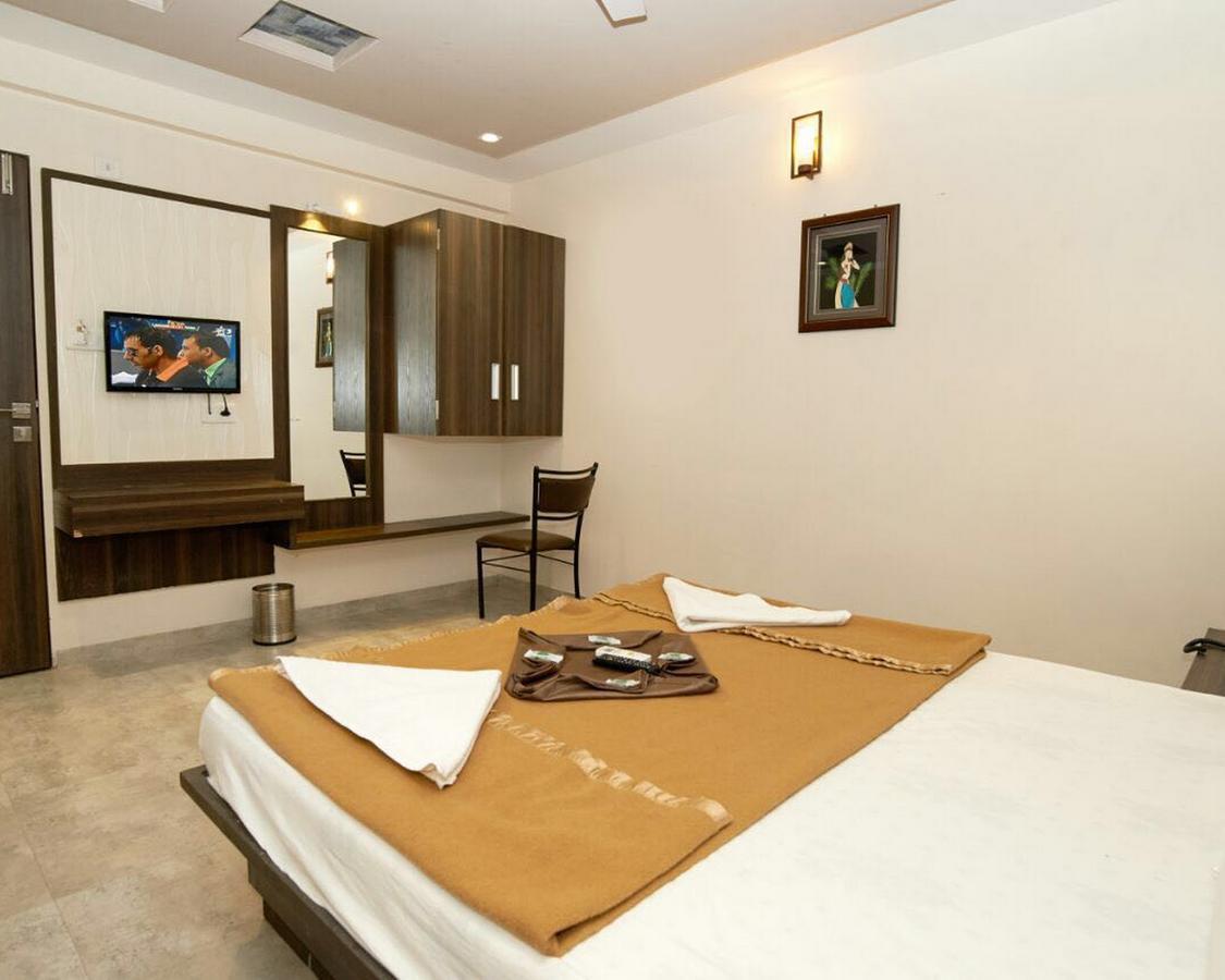 Hotel Sai Suraj Park Sirdi Kültér fotó