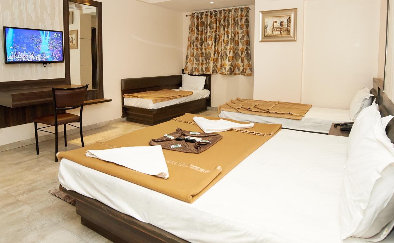 Hotel Sai Suraj Park Sirdi Kültér fotó
