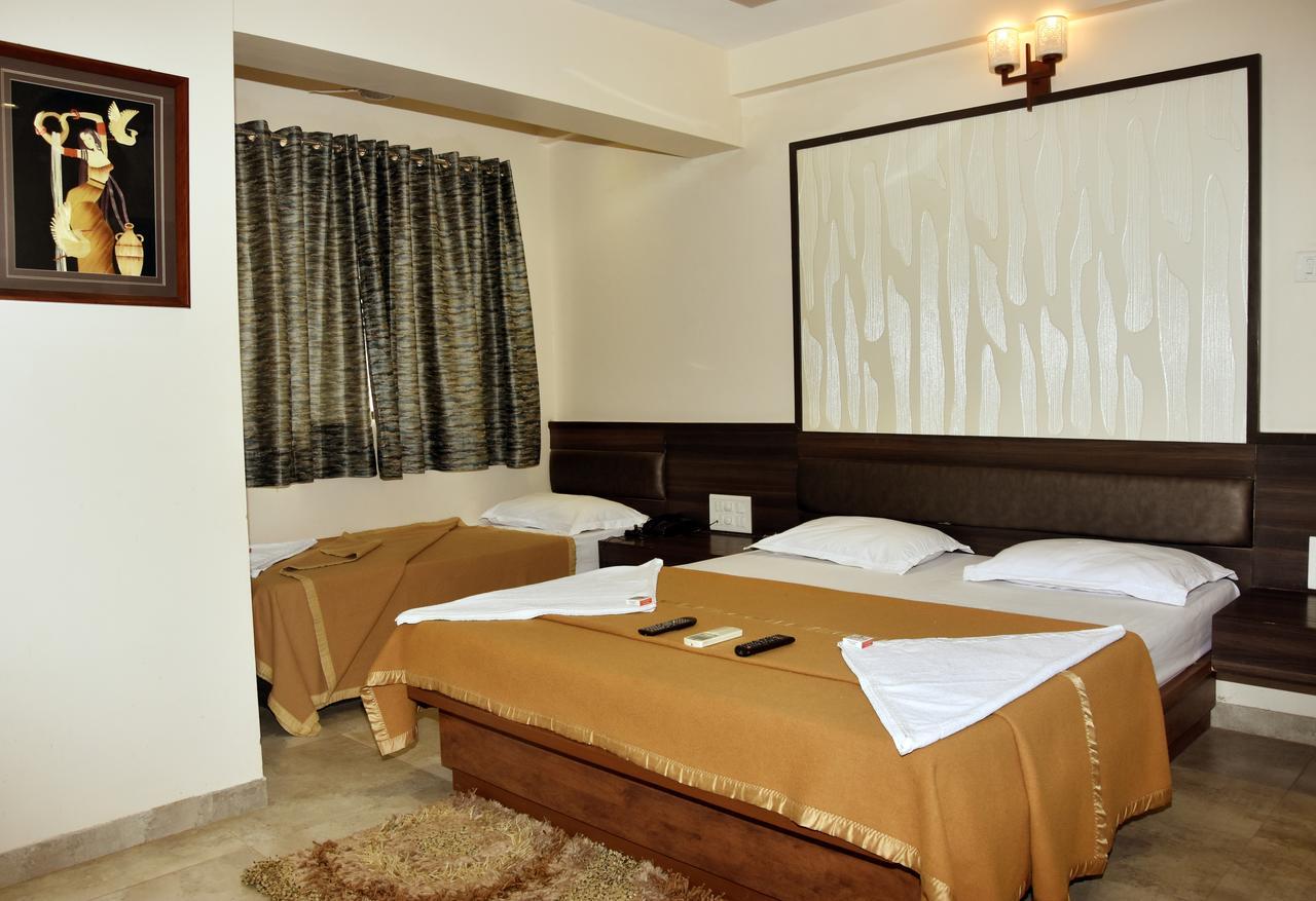 Hotel Sai Suraj Park Sirdi Kültér fotó