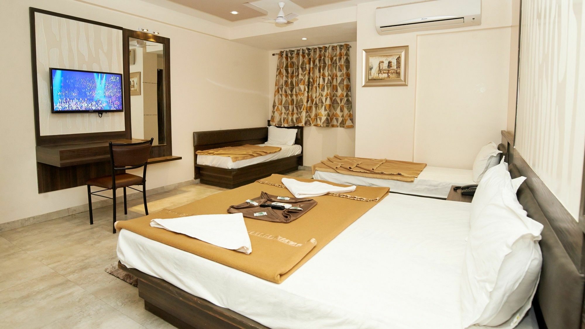 Hotel Sai Suraj Park Sirdi Kültér fotó