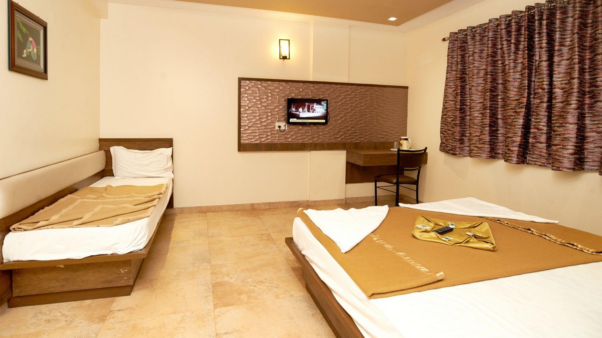 Hotel Sai Suraj Park Sirdi Kültér fotó