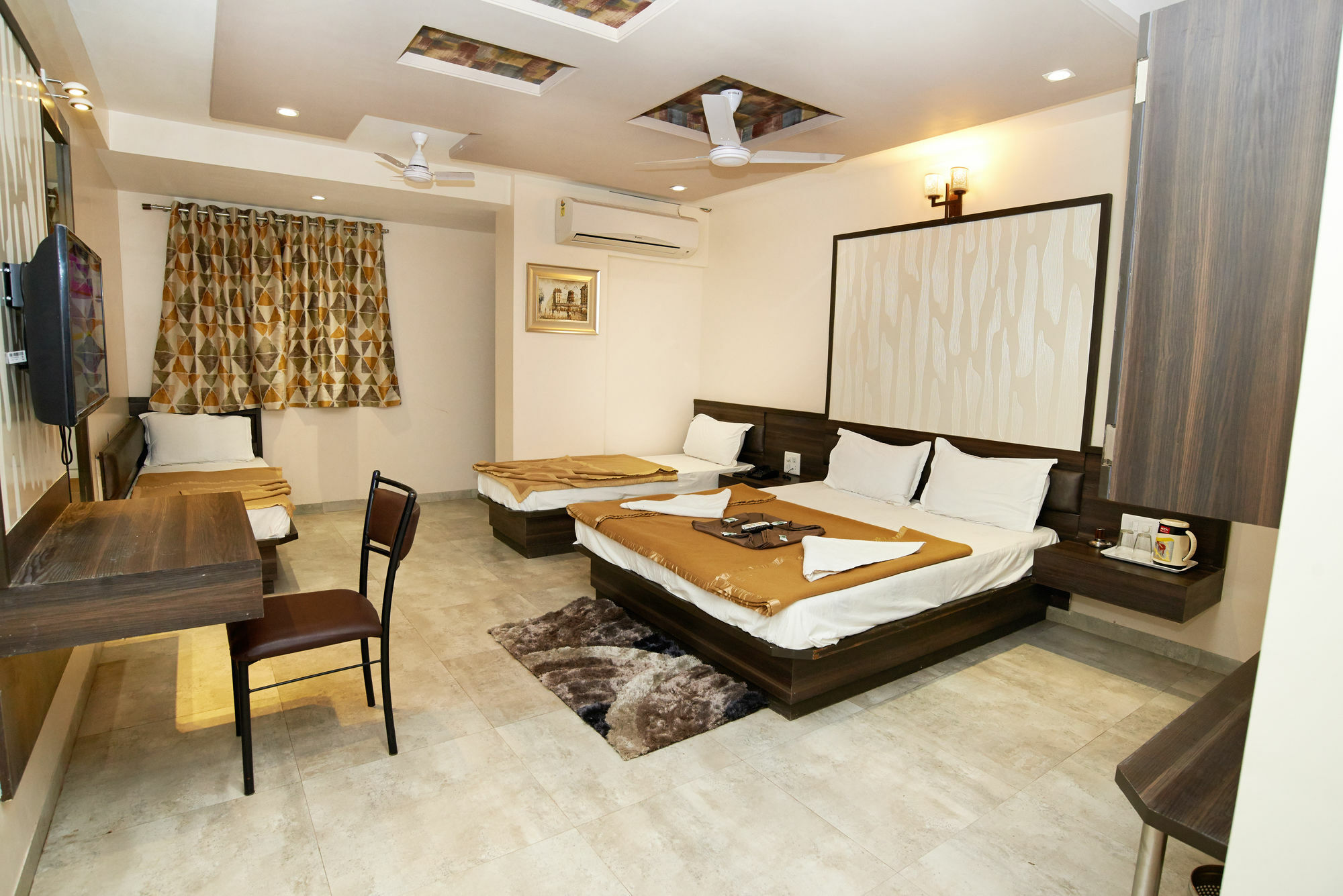 Hotel Sai Suraj Park Sirdi Kültér fotó